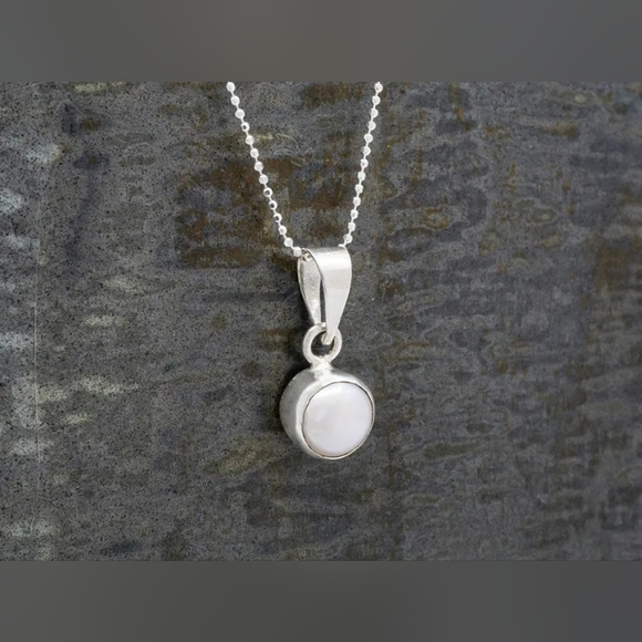 ♥️ SIMPLY PEARLY STERLING SILVER NECKLACE - Picture 1 of 7